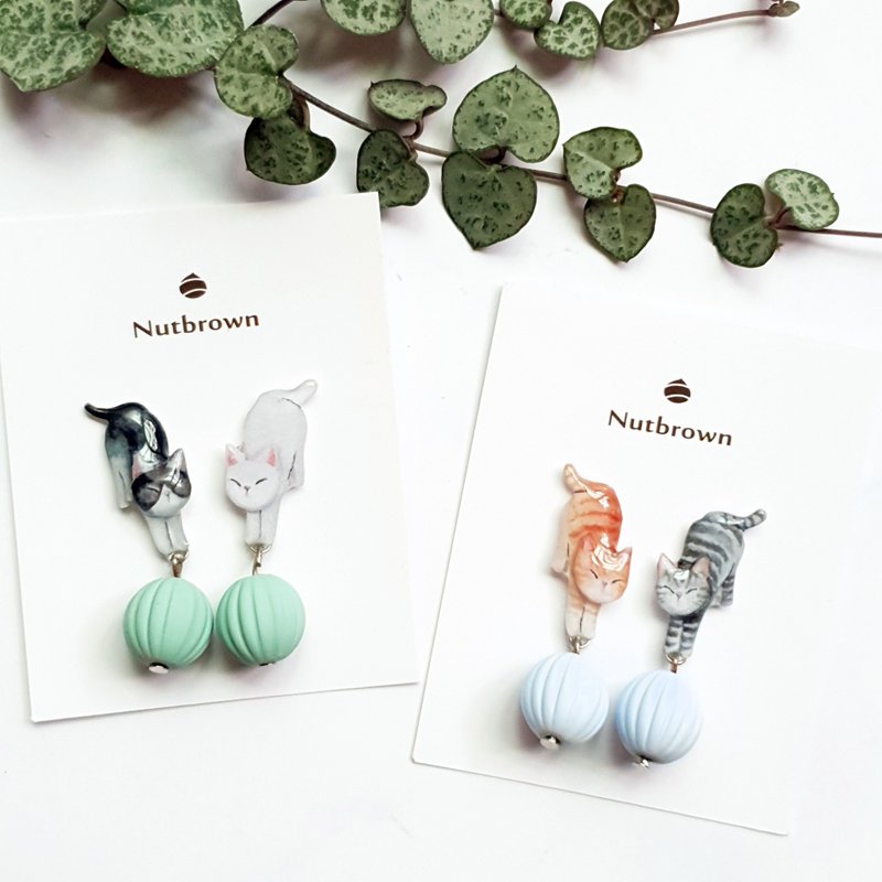玩球的猫咪 耳环/耳夹 - 耳环/耳夹 - 树脂 多色