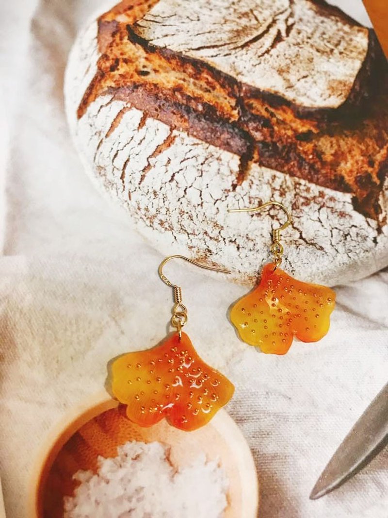 耳环-金黄银杏-耳环(耳钩式/耳夹式) - 耳环/耳夹 - 塑料 黄色