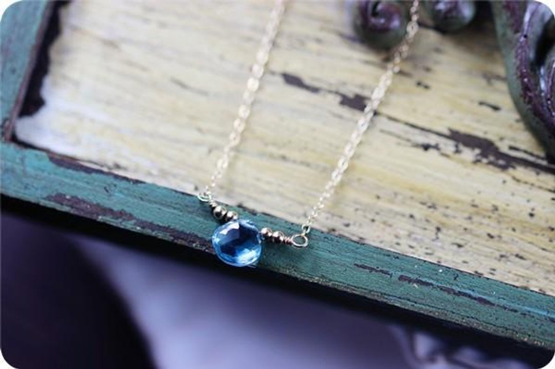 A Stone that attracts what you need and your chances London Blue Topaz Heart Necklace November Birthstone - 项链 - 宝石 蓝色
