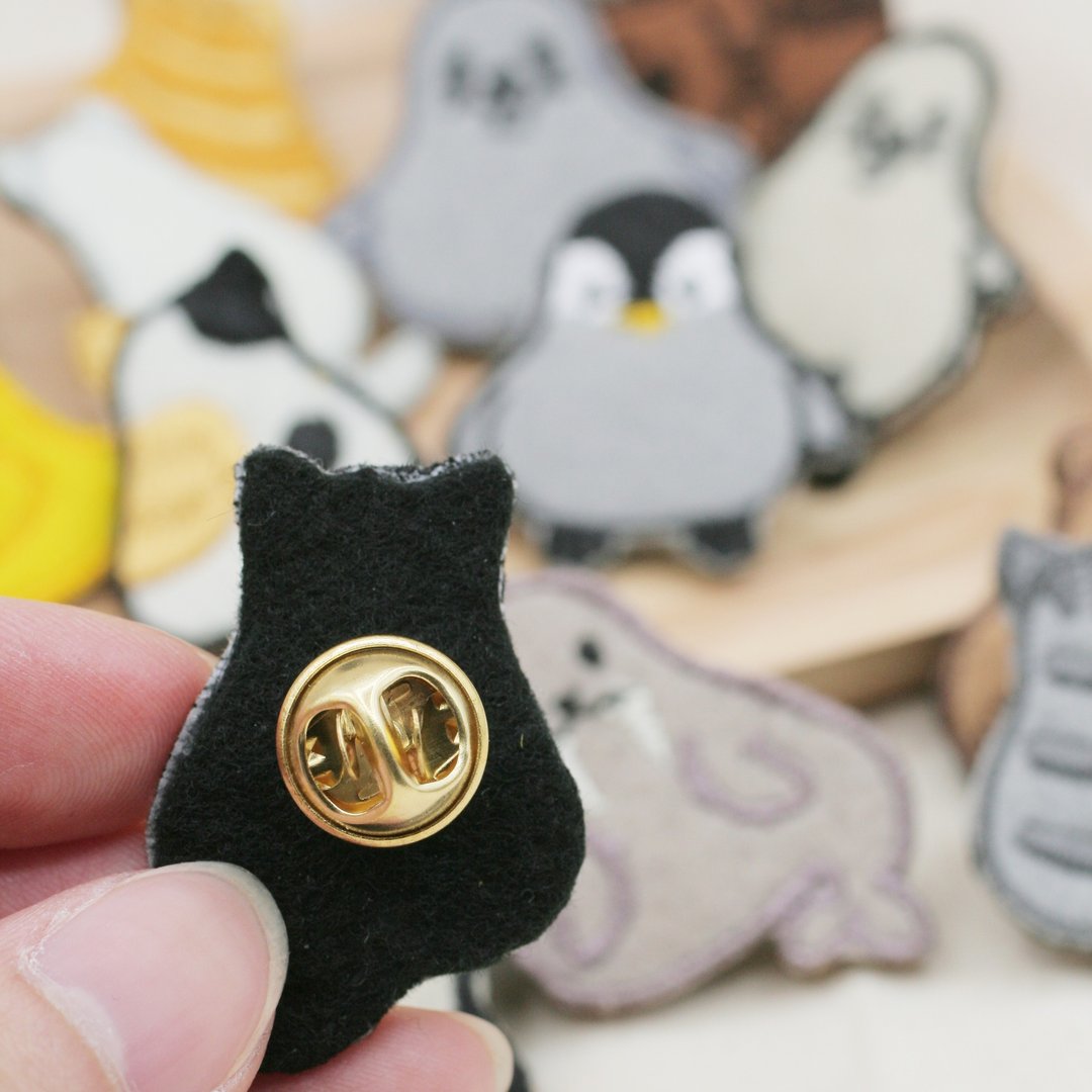 Option upgrade: Patch to Pin (Butterfly clasp) - 胸针 - 聚酯纤维 多色