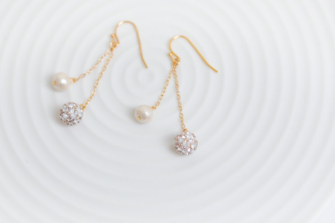 Pavé ball earrings and Clip-On that look like cherries - 耳环/耳夹 - 铜/黄铜 金色