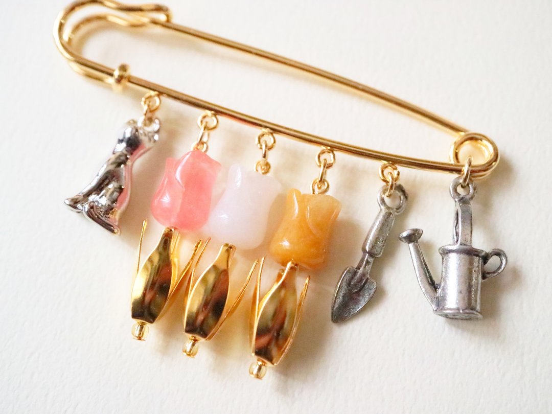 Cat Promenade Elementary School Tulips Delicate Brooch Shovel Pin Stole Pin Flower Seed Beads Swaying Cat Cat Animal Animal Shovel Scoop - 胸针 - 半宝石 多色