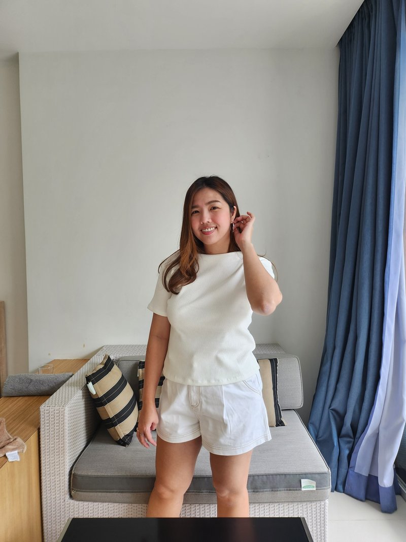 罗纹斜方领短袖上衣，版型优雅。 - 女装上衣 - 棉．麻 白色