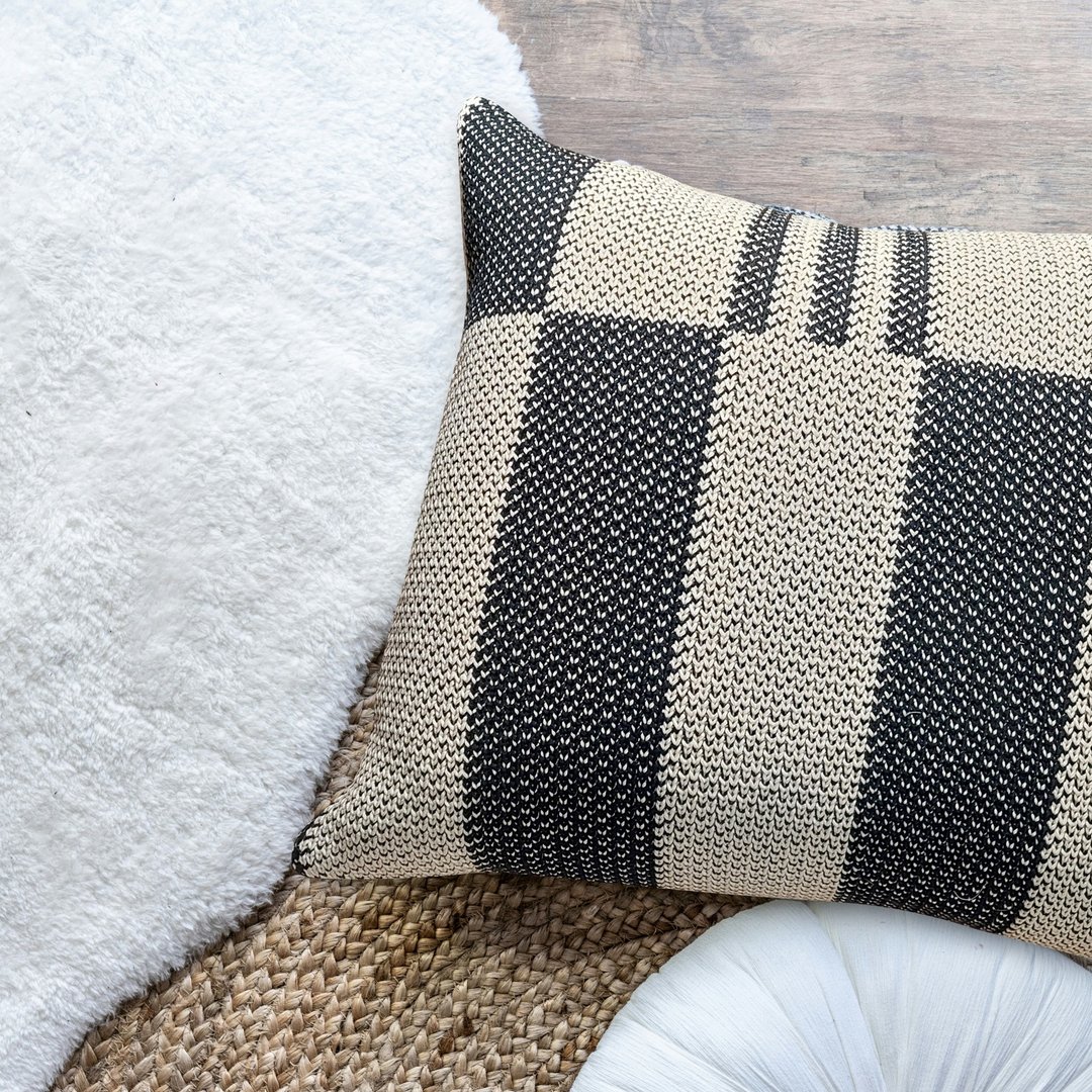 欧洲布料手工订制 黑白棋格抱枕 handmade throw pillow - 枕头/抱枕 - 棉 多色