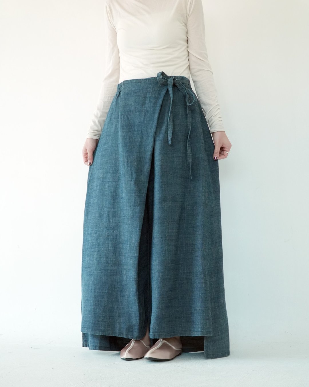 川 衣 WEAR BEING  前片绑带开衩前短后长宽裤  深色水洗单宁 - 中性裤装 - 棉 蓝色