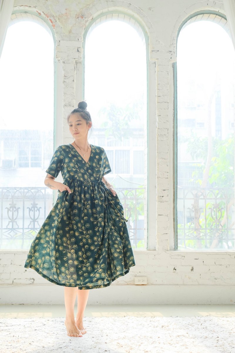 V领绑带短袖洋装 B047 月花草 seed - 洋装/连衣裙 - 棉．麻 蓝色