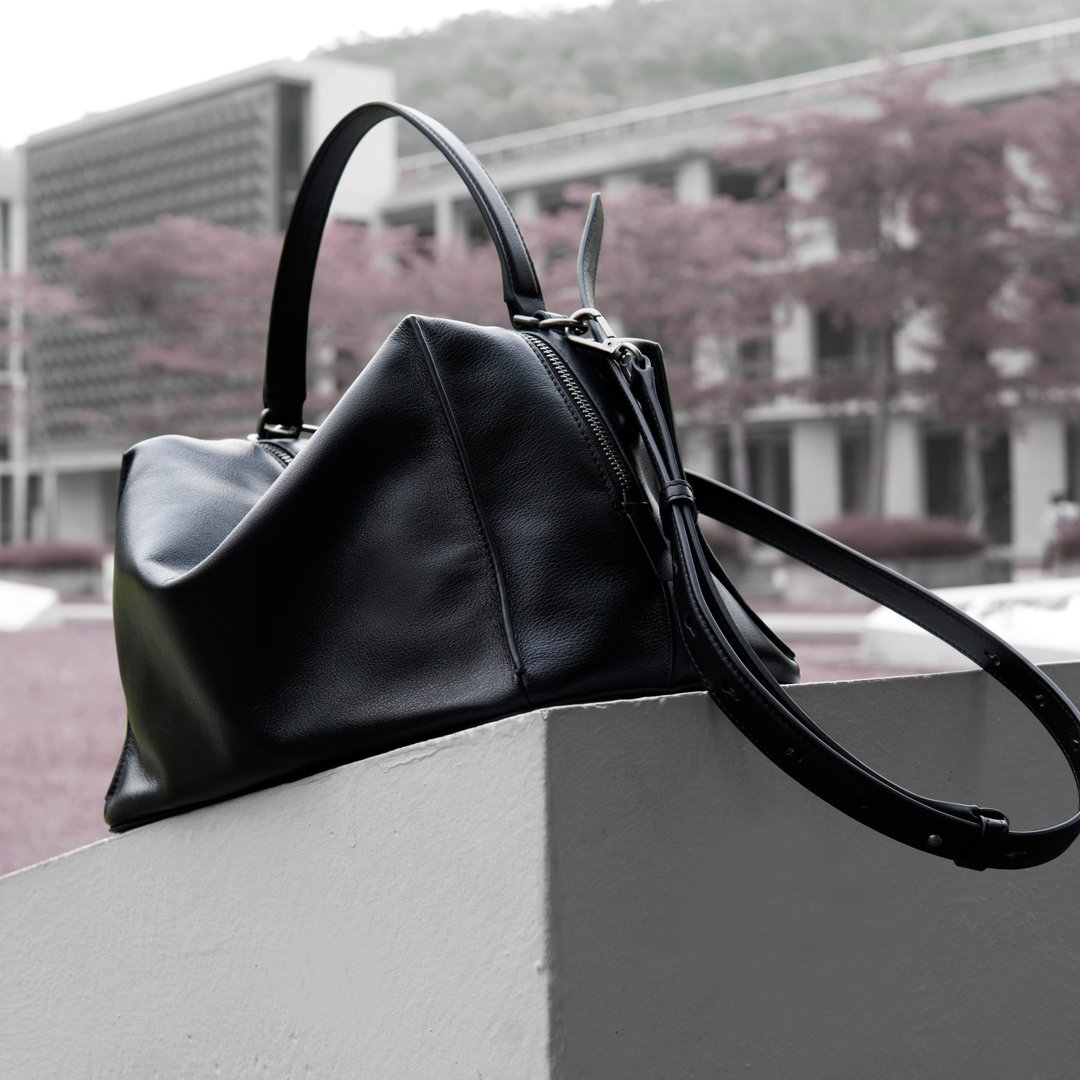 Valley Cube Shoulder Bag黑-侧背包/斜背包/手提/真皮包 - 侧背包/斜挎包 - 真皮 黑色