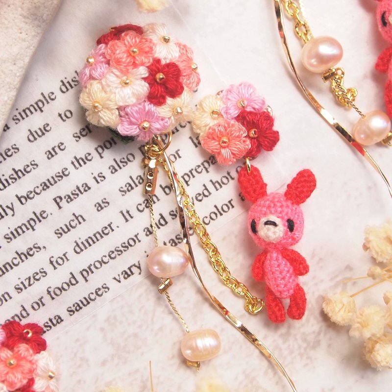 [Earrings/ Clip-On] Feminine bouquet, going out with a rabbit x freshwater pearl - 耳环/耳夹 - 绣线 红色