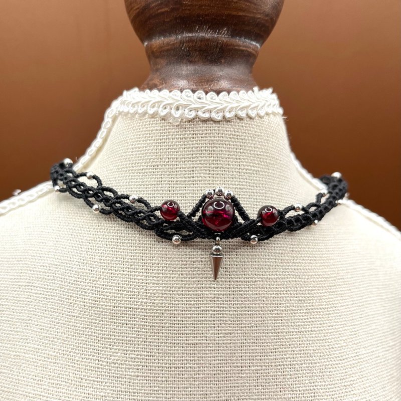 石榴石编织颈链/紫牙乌/女王款 - 项链 - 水晶 黑色