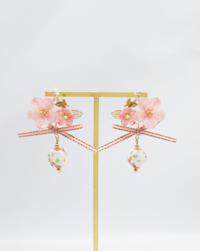 樱花水晶琉璃珠情人节耳环 - 耳环/耳夹 - 其他材质 粉红色