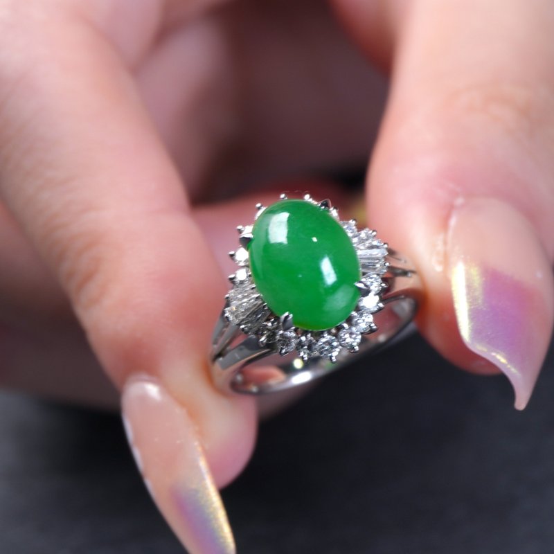 冰种阳绿翡翠蛋面戒指 PT900白金钻石 | 天然缅甸翡翠A货 | 送礼 - 戒指 - 玉石 绿色