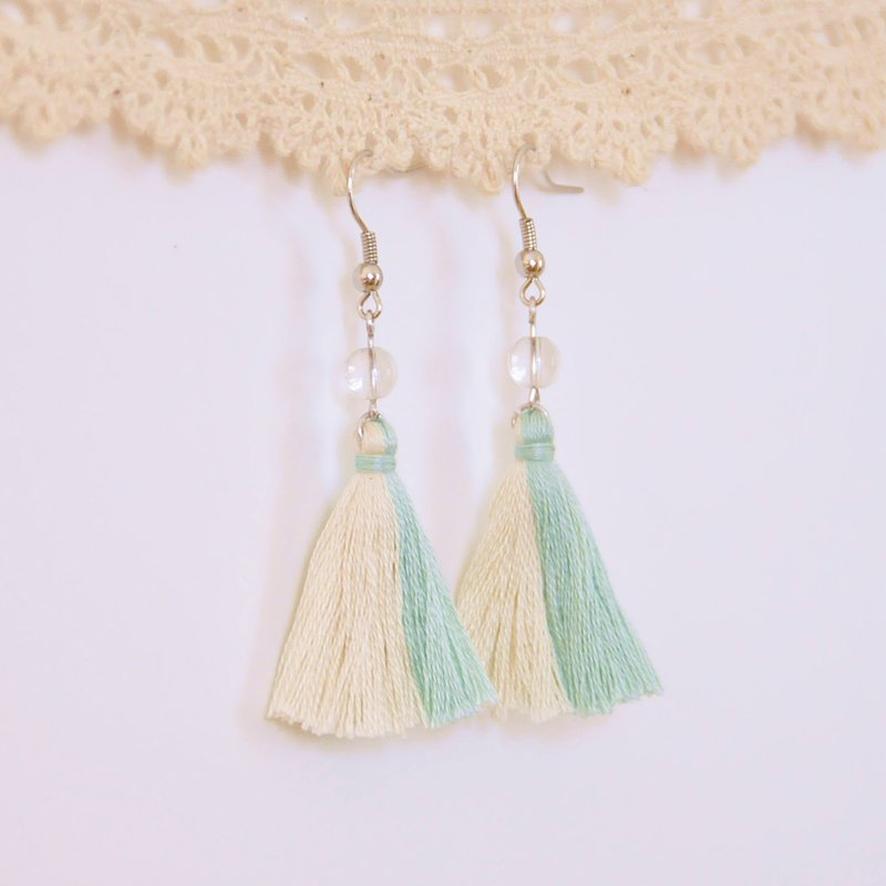 armei 双色流苏。粉绿米白。白水晶。耳环 Two Colorway Tassel。Pastel Green Milky White。Crystal。Earrings - 耳环/耳夹 - 绣线 多色