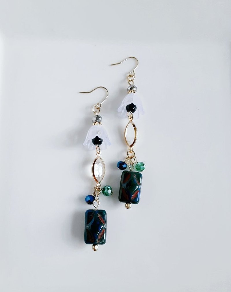 捷克珠垂坠铃兰珠与压克力框钻石的深色系耳环，生日礼物，独特个性，可更换为抗过敏耳针或耳夹。 - 耳环/耳夹 - 玻璃 绿色