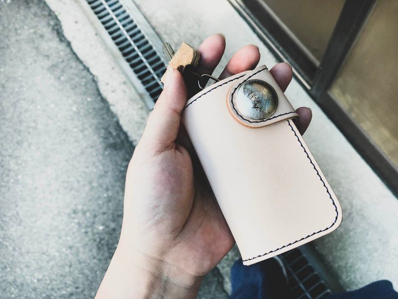 TWO FOLD Spring-like light blue Kyun Two-fold key case Asymmetry TFK-WT-NSi - 钥匙链/钥匙包 - 真皮 卡其色