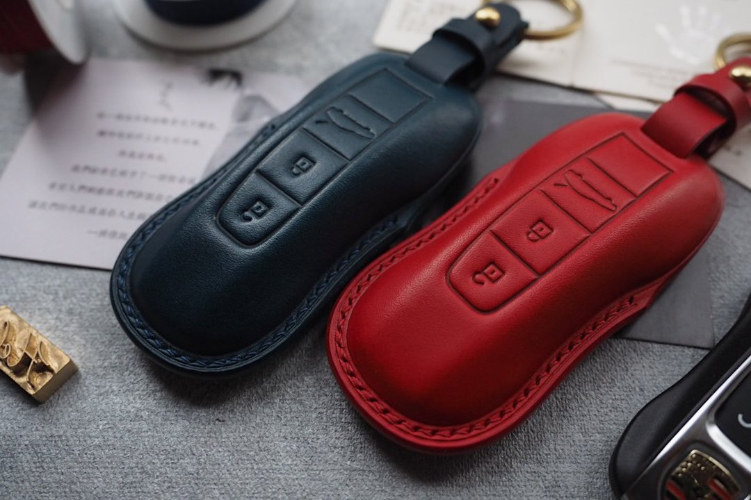 保时捷Porsche车钥匙套 纯手工牛皮 定制化刻字礼物 订制颜色款式 - 钥匙链/钥匙包 - 真皮 多色