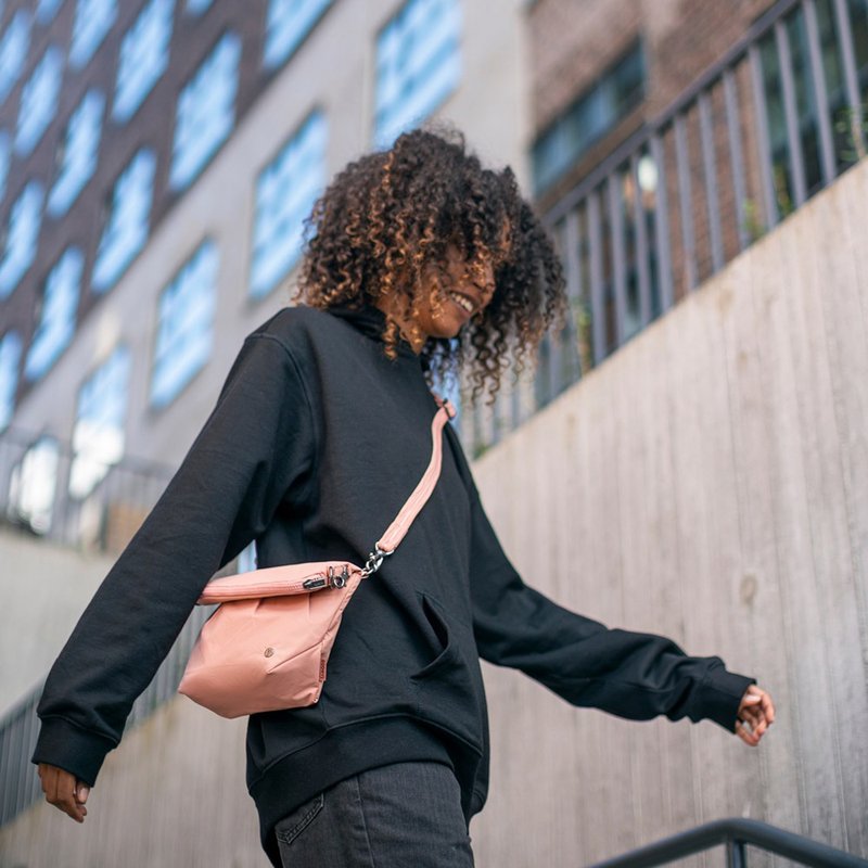 Pacsafe CX 多道防盗可扩充侧背包/斜背包 5L 玫瑰粉 - 侧背包/斜挎包 - 环保材料 粉红色