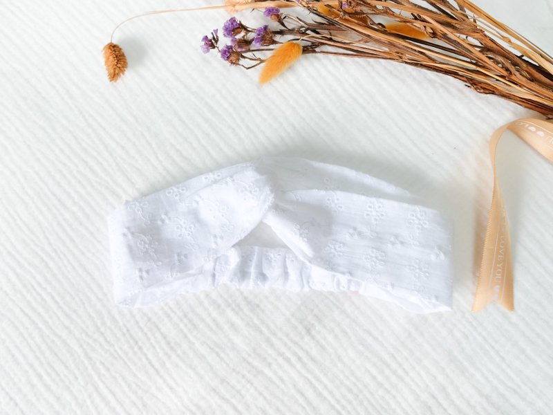 纯白刺绣蕾丝法式扭结宝宝发带-宝宝弥月/周岁/洗礼/婚礼花童 - 婴儿帽/发带 - 棉．麻 白色