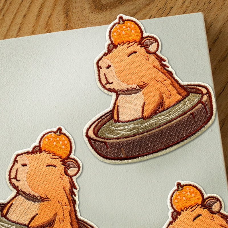 【刺绣布贴】汤泉橘子水豚 Orange Hot Spring Capybara (二款) - 贴纸 - 绣线 