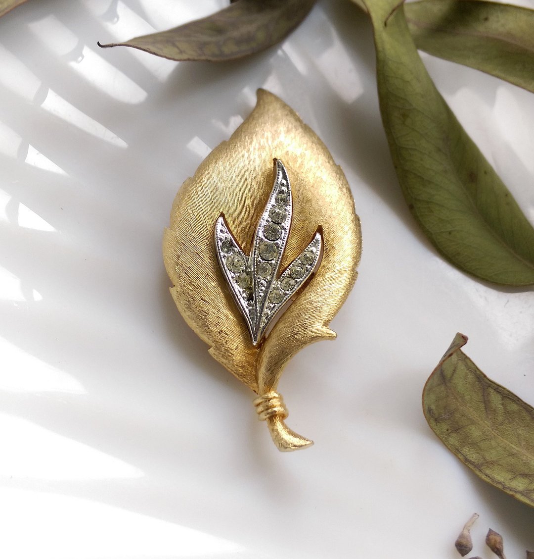 【西洋古董饰品 】JJ 优美镶钻叶子  别针 - 徽章/别针 - 其他金属 金色