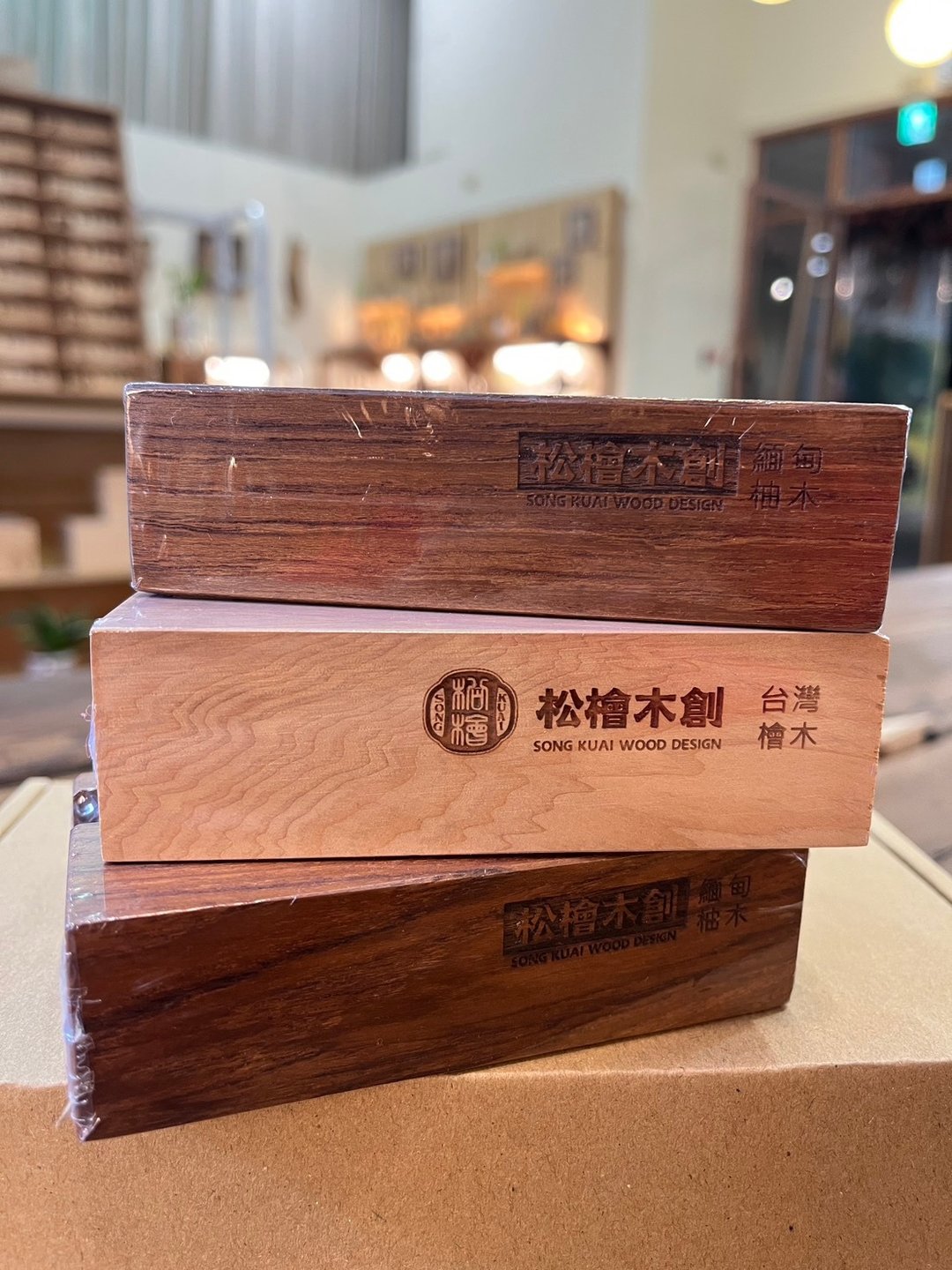 无印风 简约名片座丨台湾桧木 缅甸柚木丨自然气息丨嘉义伴手礼 - 名片架/名片座 - 木头 
