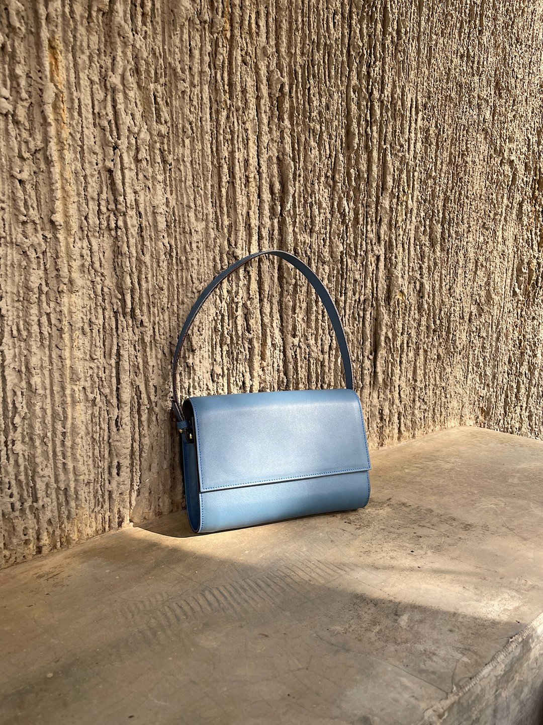 ANYA - MINIMAL COW LEATHER SHOULDER BAG/CLUTCH/HANDBAG - BLUE - 手提包/手提袋 - 真皮 蓝色