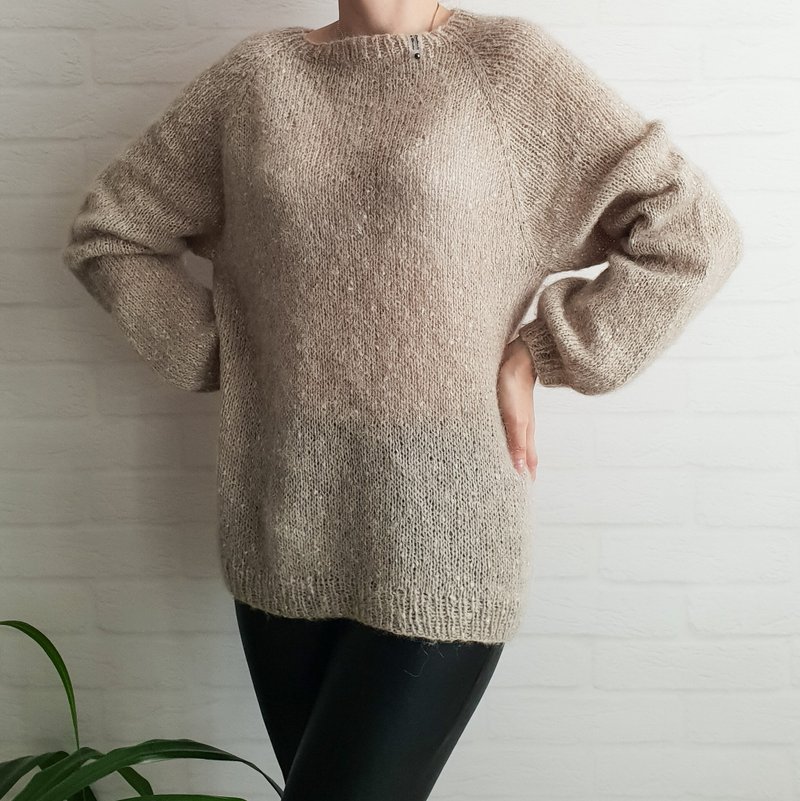 Warm beige sweater made of textured italian mohair. - 女装针织衫/毛衣 - 羊毛 卡其色
