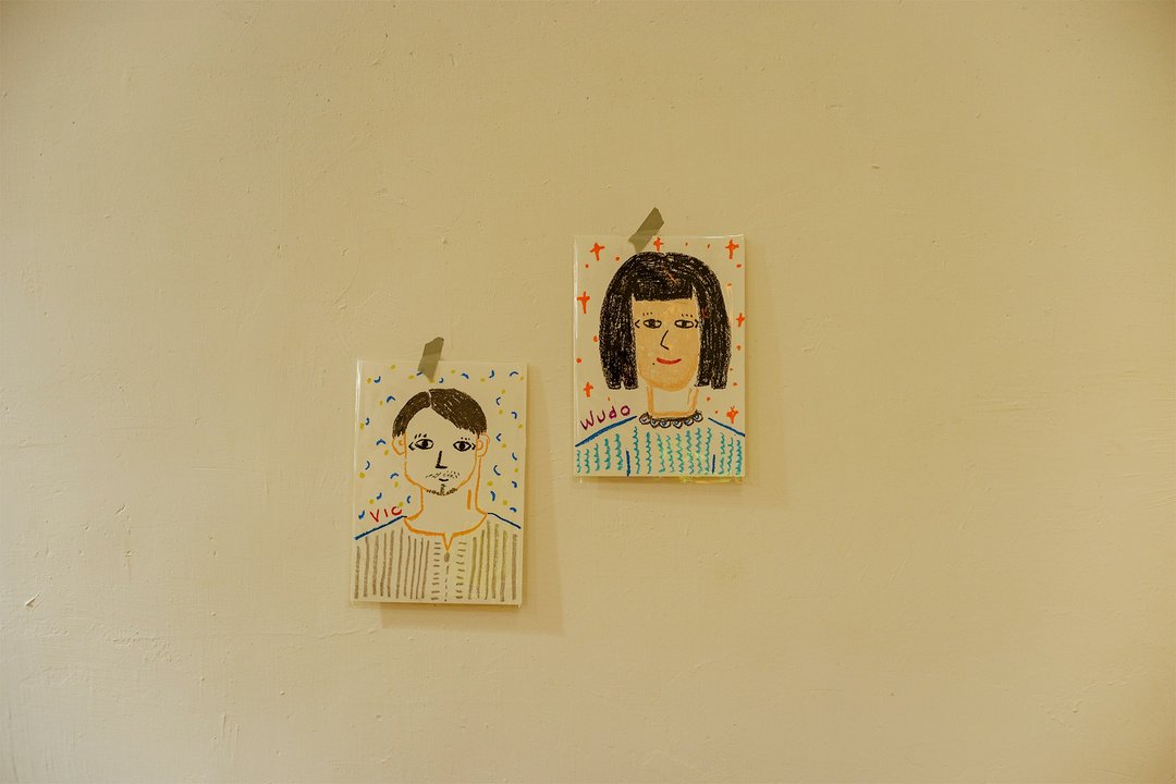 定制油性蜡笔似颜绘ー订制原画人像画宠物画手绘礼物 - 订制画像 - 纸 多色