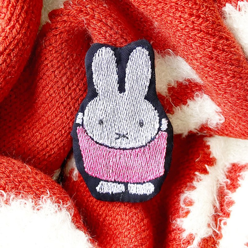 【限量miffy联乘, 刺绣手工胸针/襟针】miffy: Heys! - 胸针 - 棉．麻 粉红色