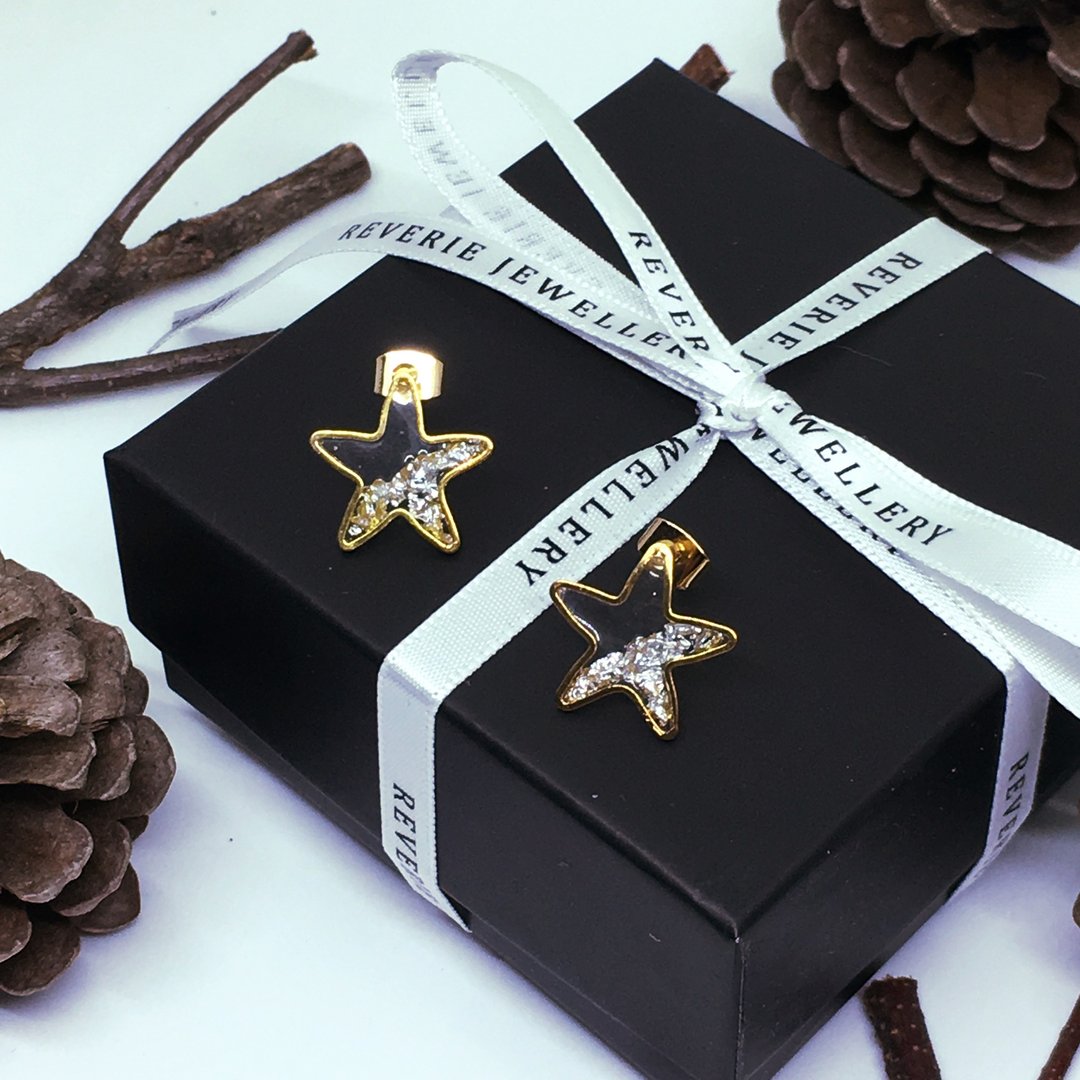 圣诞限定: Shinny Star Framed Earrings - 耳环/耳夹 - 其他金属 金色