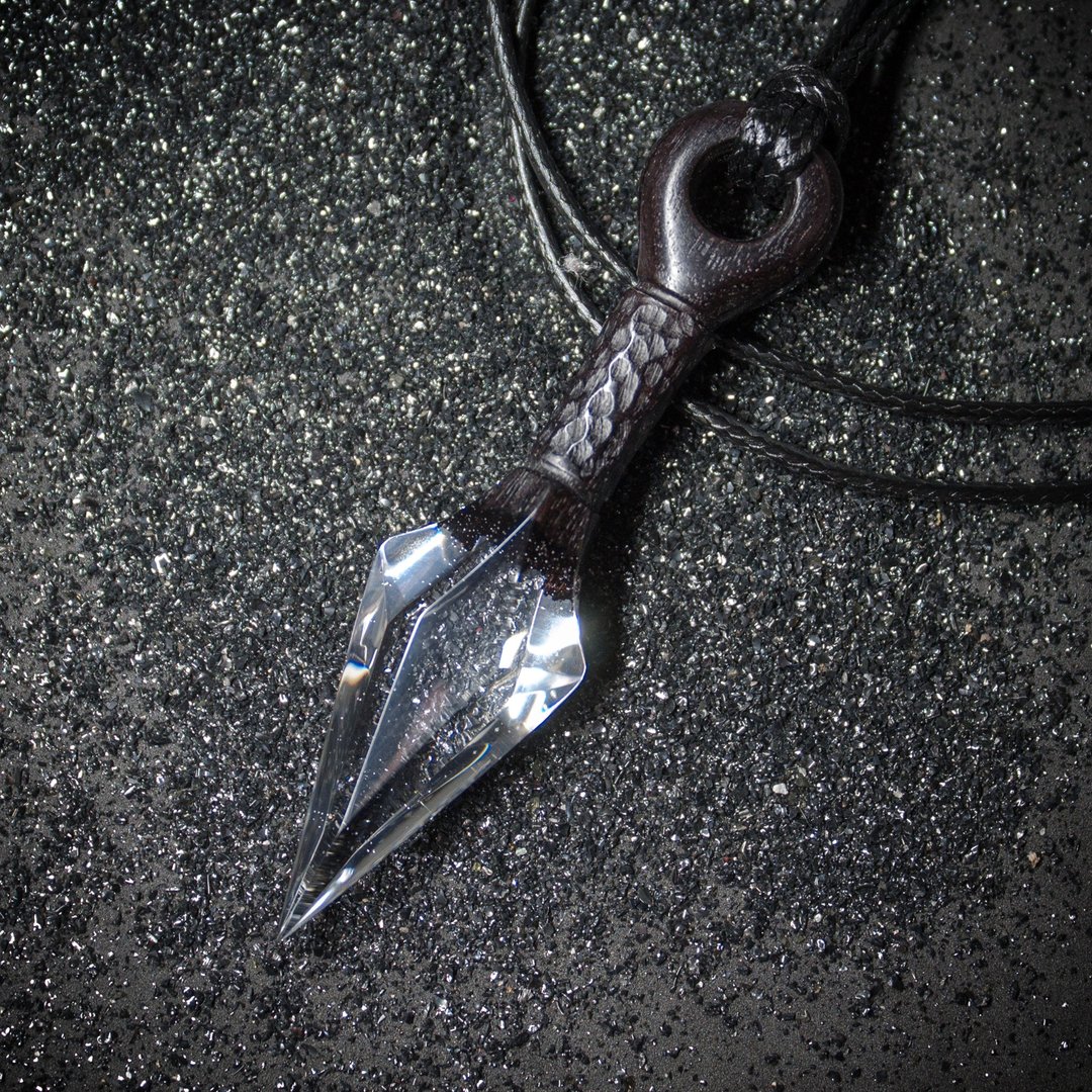 Crystal Kunai || Wood&amp;Resin Pendant - 项链 - 树脂 透明