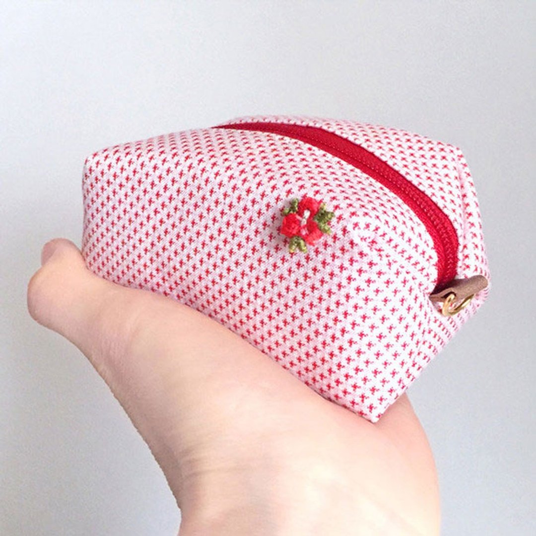 Pouch with Japanese Traditional Pattern, Kimono (Small) - 化妆包/杂物包 - 其他材质 红色