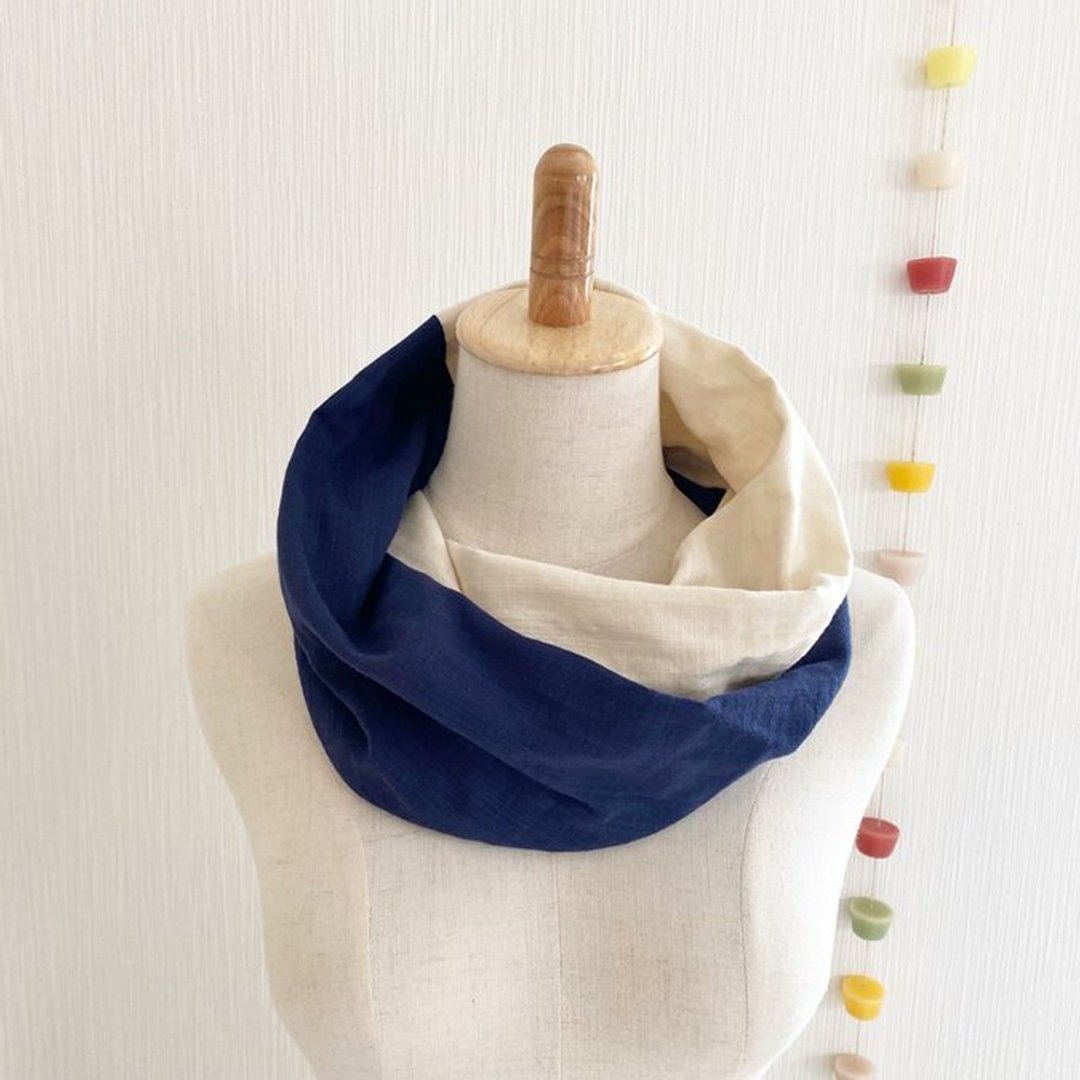 Made in Japan Soft spring / summer snood bicolor navy x vanilla milk - 围巾/披肩 - 棉．麻 多色