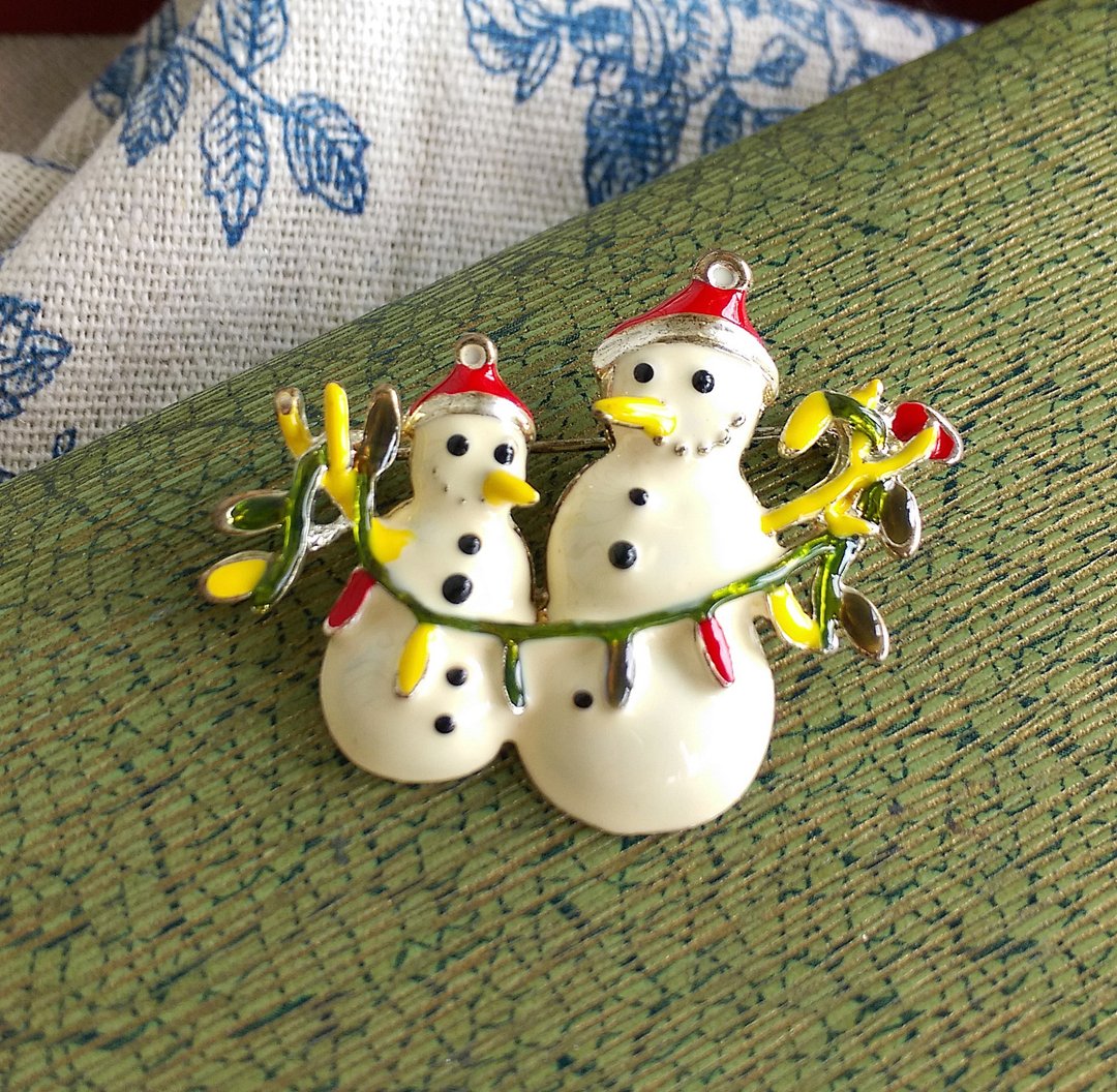 【美国西洋古董饰品】圣诞主题 可爱雪人 别针  胸针 - 徽章/别针 - 其他材质 金色
