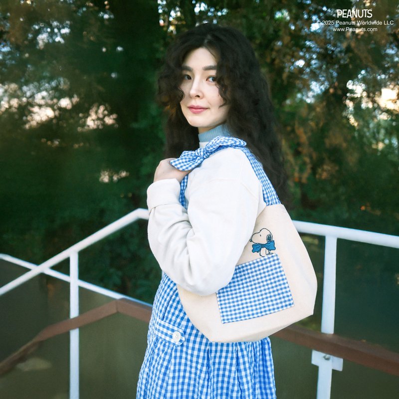 【Pinkoi x SNOOPY】SNOOPY 蝴蝶结绑带侧背托特包 - 侧背包/斜挎包 - 棉．麻 多色