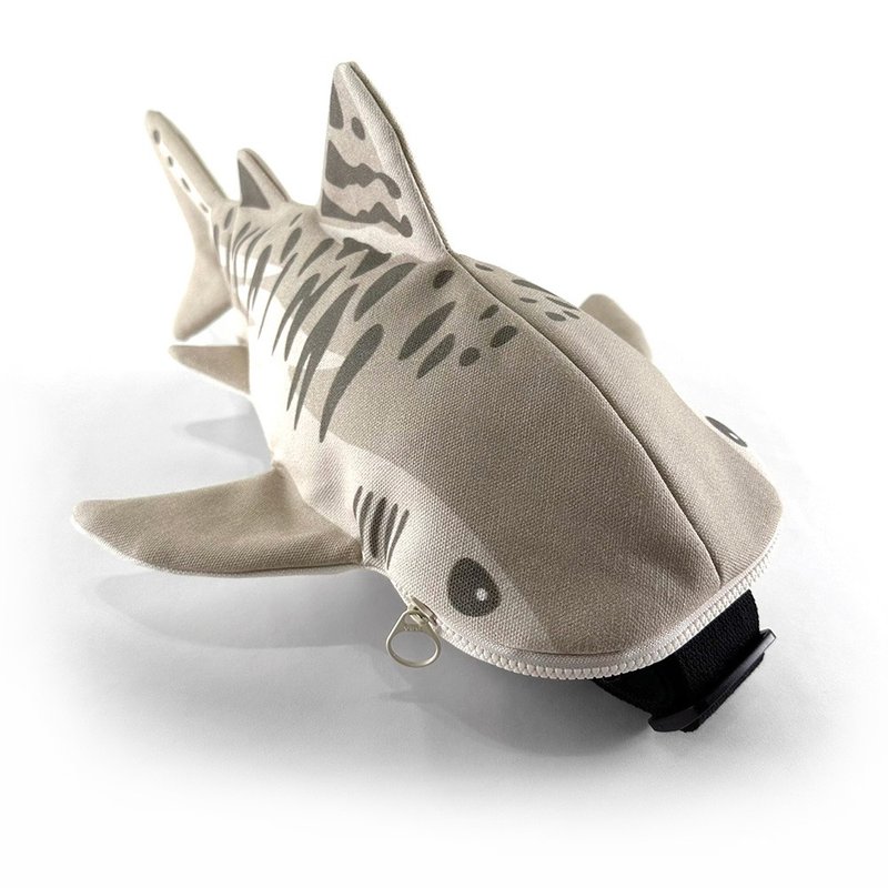 设计款GC1312 - 【纯棉帆布】虎鲨立体造型背包#M - 侧背包/斜挎包 - 棉．麻 卡其色