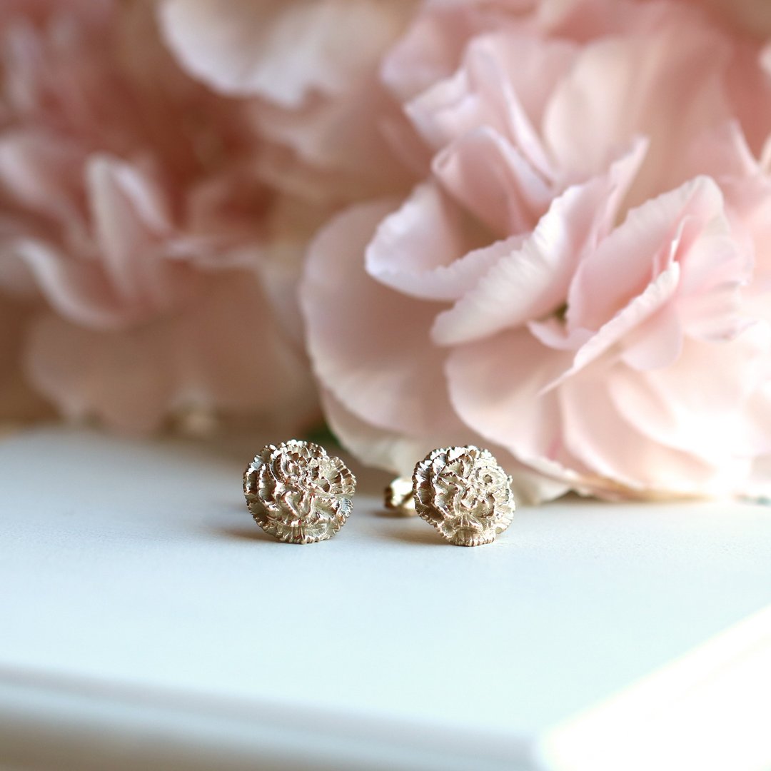 carnation pierced earring - 耳环/耳夹 - 其他金属 金色