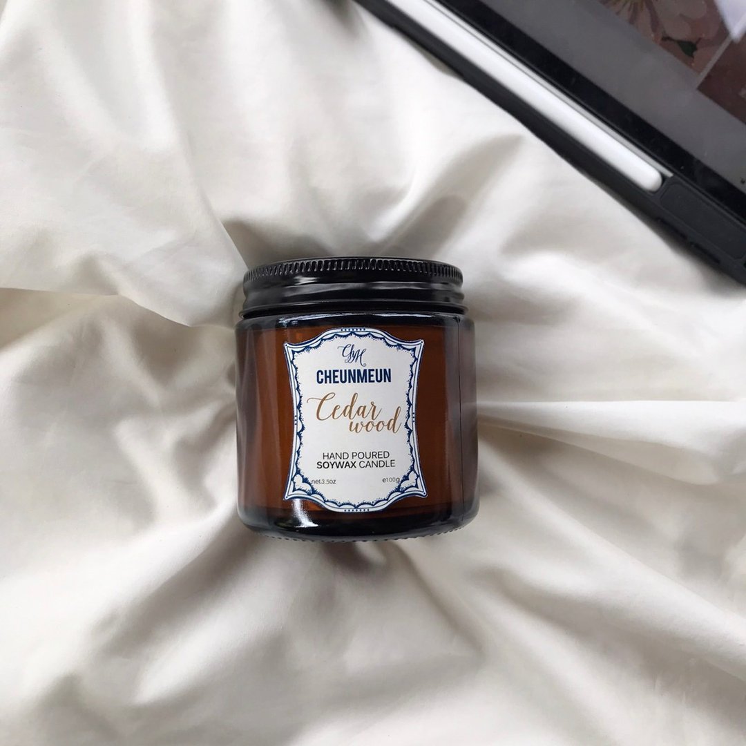 Sleep Tight Candle Soy-Wax / CedarWood Scent - 蜡烛/烛台 - 植物．花 白色