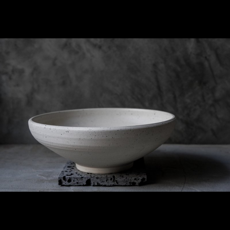 no25de_斑点白陶大碗花皿 /ceramic 2021 - 碗 - 陶 白色