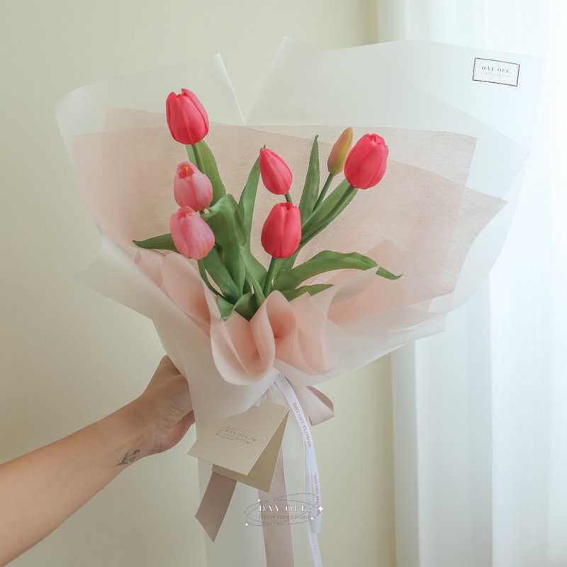 DAY OFF 仿真郁金香花束 七夕情人节 郁金香 仿真花花束 韩式花束 - 干燥花/捧花 - 塑料 