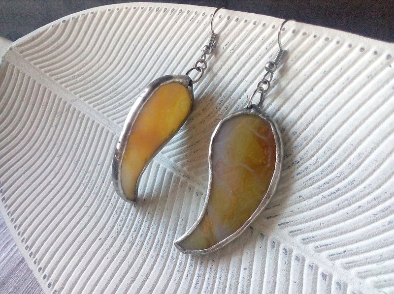 Yellow glass earrings. stain glass earrings. Paisley mod earrings. tiffany earri - 耳环/耳夹 - 玻璃 黄色