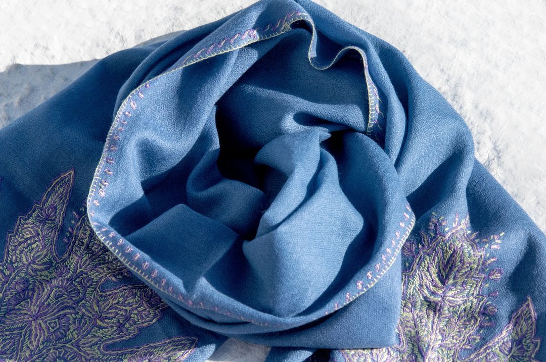 保暖 暖暖 露营必备 登山必备 外出海边 下雪 喀什米尔Cashmere/羊绒围巾/纯羊毛围巾披巾/戒指绒披肩-刺绣花朵 - 围巾/披肩 - 羊毛 多色