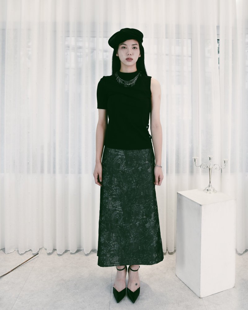 镂空细部高领T恤（黑色） - 女装 T 恤 - 环保材料 红色