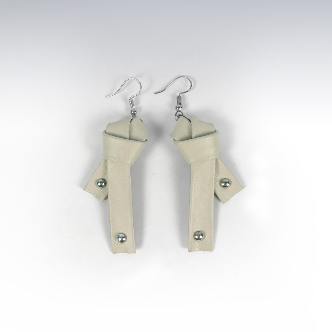 Leather Wicker Knot Earrings Color Cream - 耳环/耳夹 - 真皮 白色