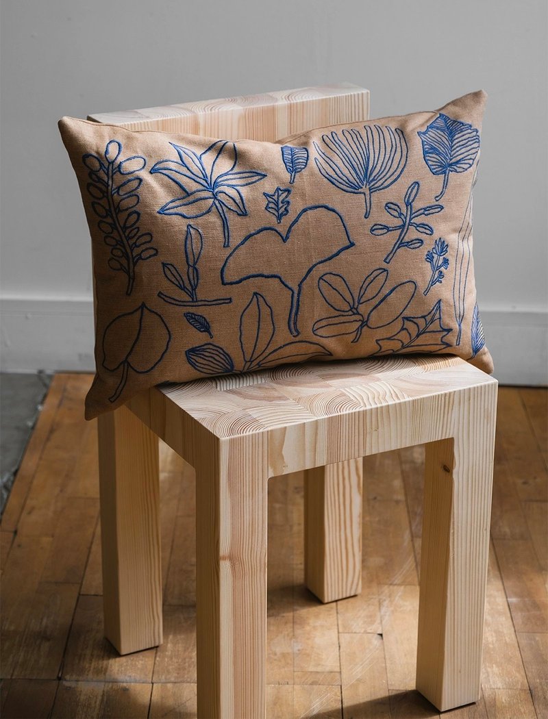 MOGU TAKAHASHI - 联名刺绣抱枕套BOTANIC LEAVES,BROWN(385x58 - 枕头/抱枕 - 棉．麻 咖啡色