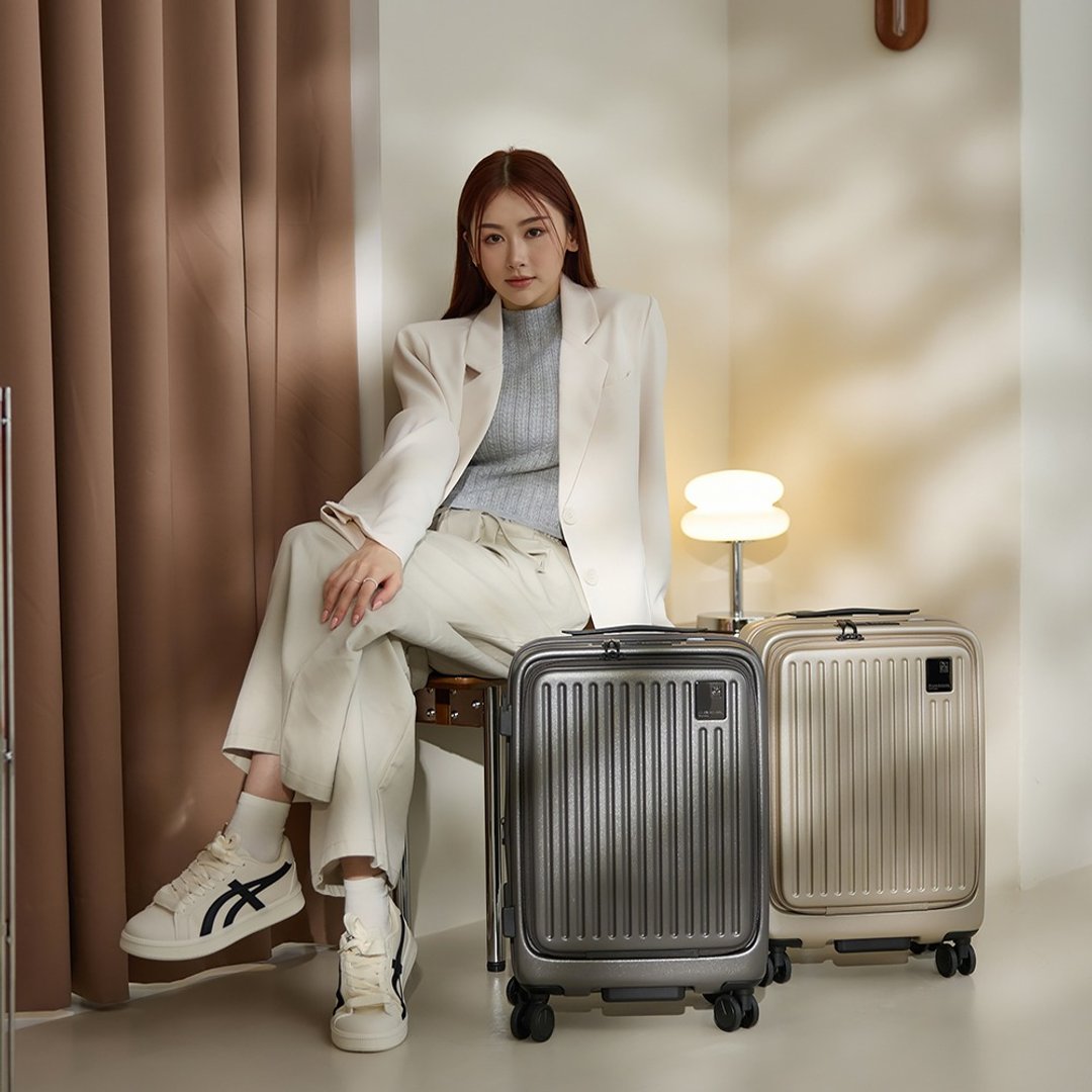 赠旅行三件组【金安德森】20 寸 Traveler 前开式顶规静音轮行李箱 - 行李箱/行李箱保护套 - 塑料 多色