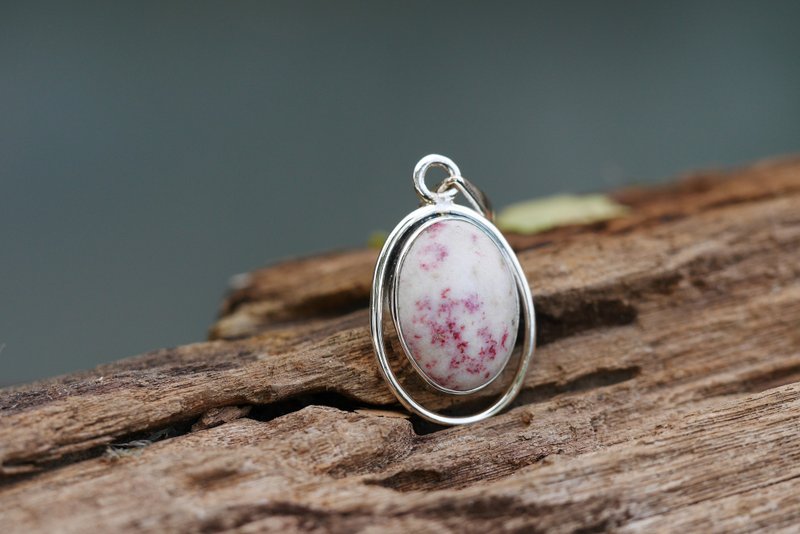 天然原矿。辰砂。朱砂石坠子∣礼物 母亲节 毕业 - 项链 - 宝石 粉红色