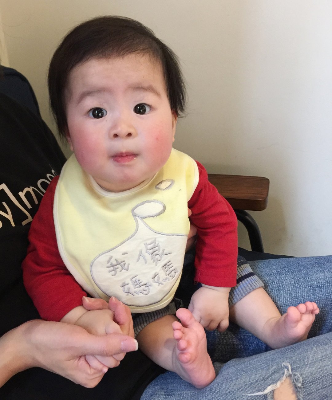 CLARECHEN 刺绣发声围兜_我像妈妈_温暖鹅黄色 - 围嘴/口水巾 - 棉 黄色