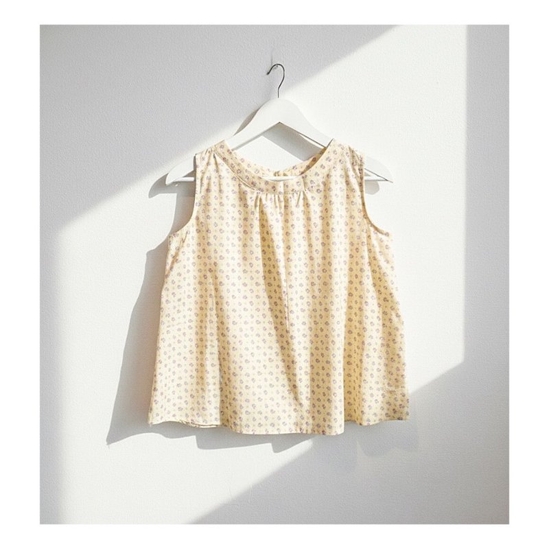 长版无袖上衣 紫花黄底蝴蝶结后绑带 - 女装上衣 - 棉．麻 黄色