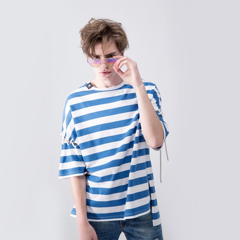 中性款 宽松落肩 可拆袖绑绳 短袖t-shirt / 蓝白条 - 男装上衣/T 恤 - 棉．麻 蓝色