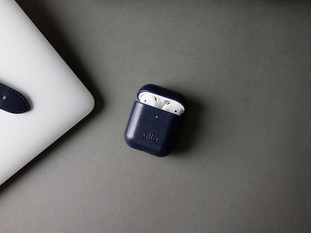 【Pinkoi 限定色】AirPods 皮革保护套 - 海军蓝 - 耳机 - 真皮 蓝色